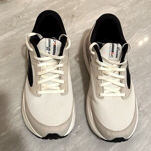 Brooks Adrenaline GTS 24 Running Shoe